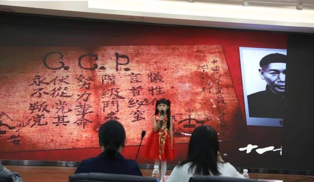 康为世纪跌10.75%创新低 2022年上市募11.4亿元